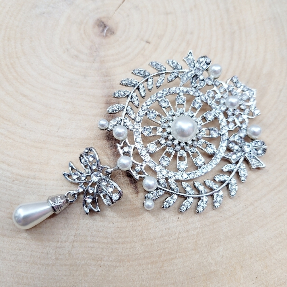 Brand New Premium Silver Tone Rhinestone Pearl Brooch Pin Large